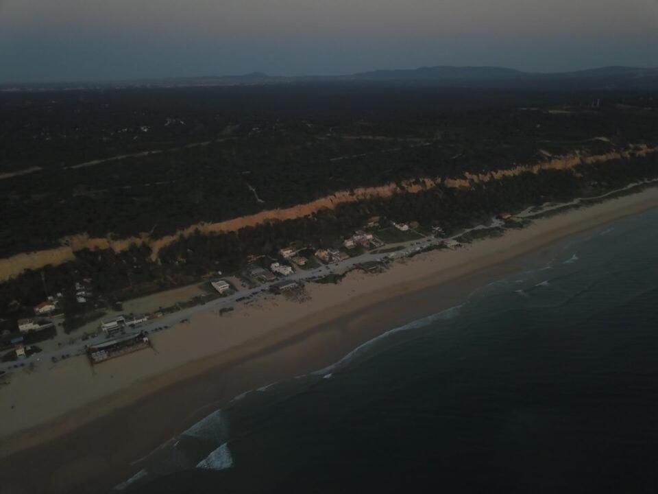 Rock'S Beach Spot Suit Costa da Caparica Esterno foto